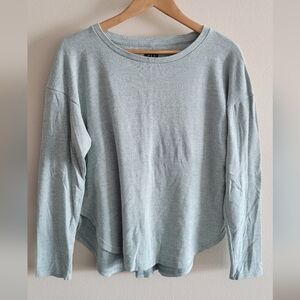 GAP side split curved hem top Women's M, heathered light green